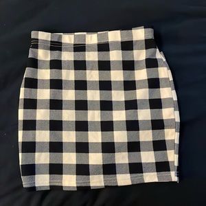 SHEIN medium size blue and white mini fitted plaid skirt.